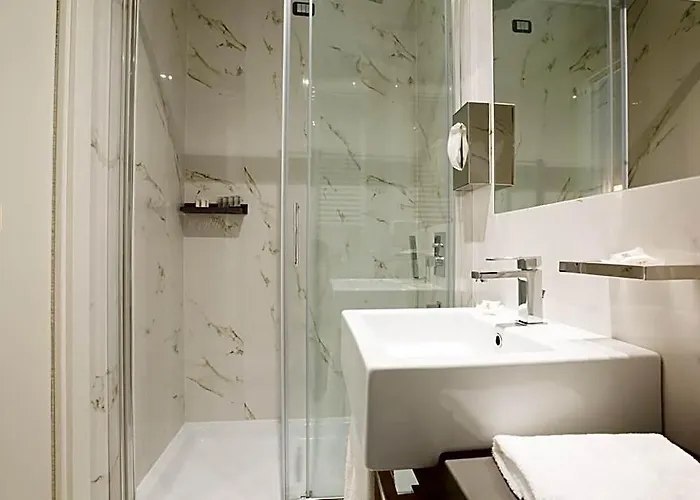 Crosti Hotel 3*